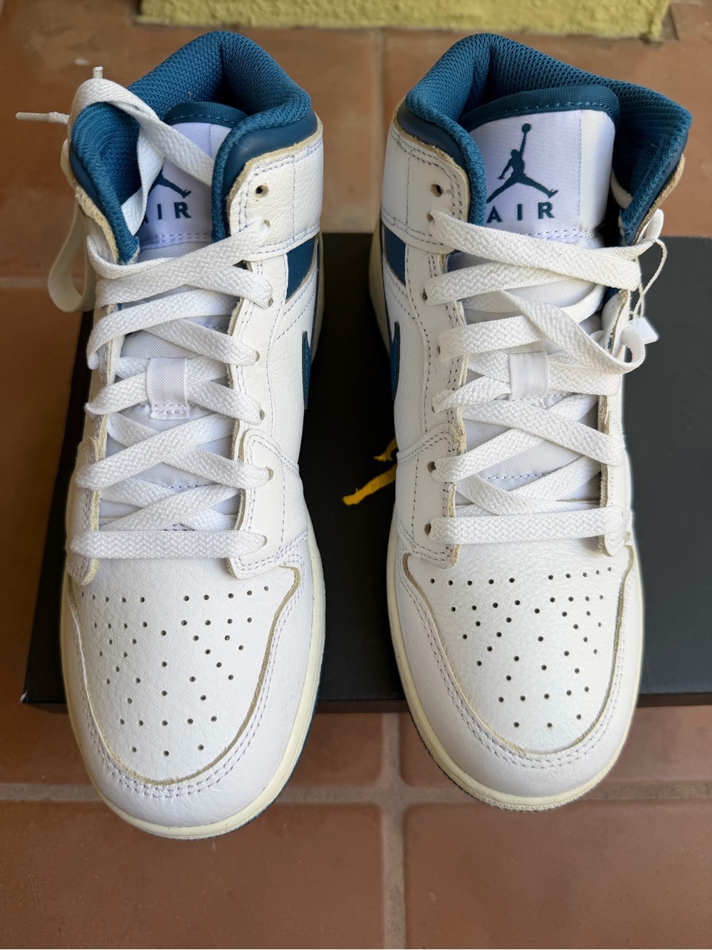Nike Air Jordan 1 Mid SE NIB White/Industrial Blue-Sail Size 5.5 Youth 7 Women